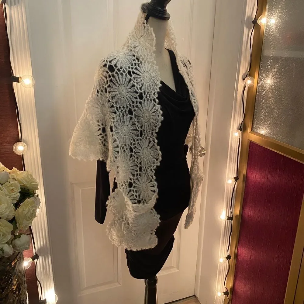 Gertz 100% acrylic knitted shawl, made in Japan 🇯🇵